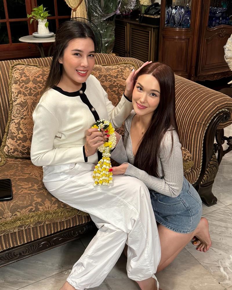 แจ็คกี้ ชาเคอลีน ยกพวงมาลัยกราบ บี มาติกา