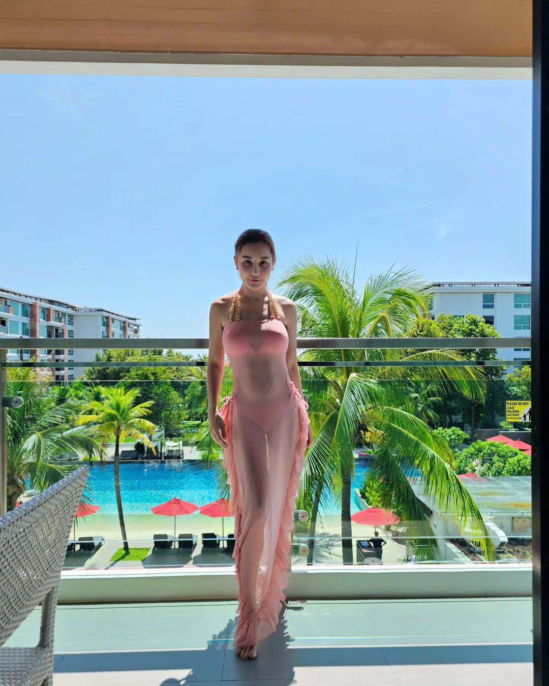 เอ็ม บุษราคัม ชุดว่ายน้ำ