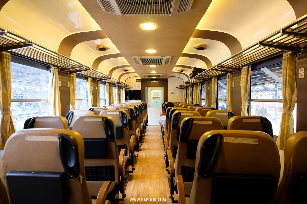 นั่งรถไฟไปหัวหิน