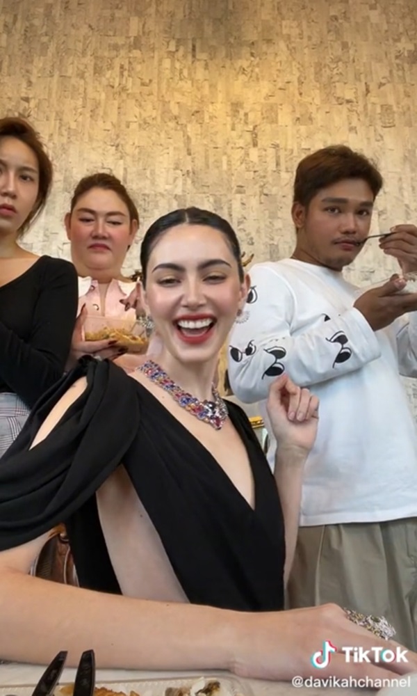 ใหม่ ดาวิกา