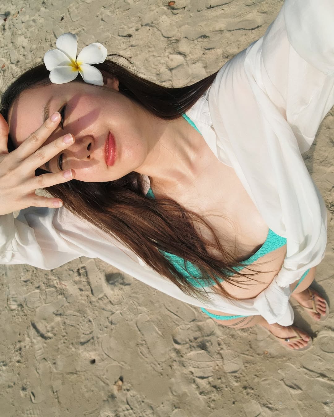 เชอรีน ณัฐจารี น้องสาวนิชคุณ 2PM ในชุดทูพีซ