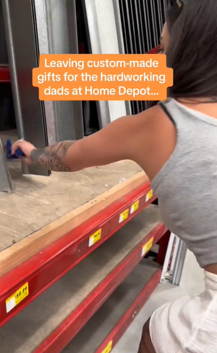 ถอดกางเกงใน