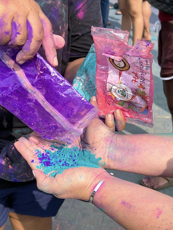สีที่ใช้ เทศกาลสาดสี พัทยา