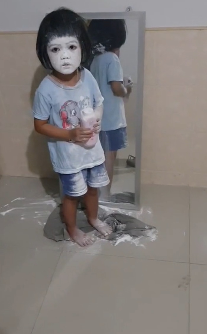 แป้งเต็มหน้า