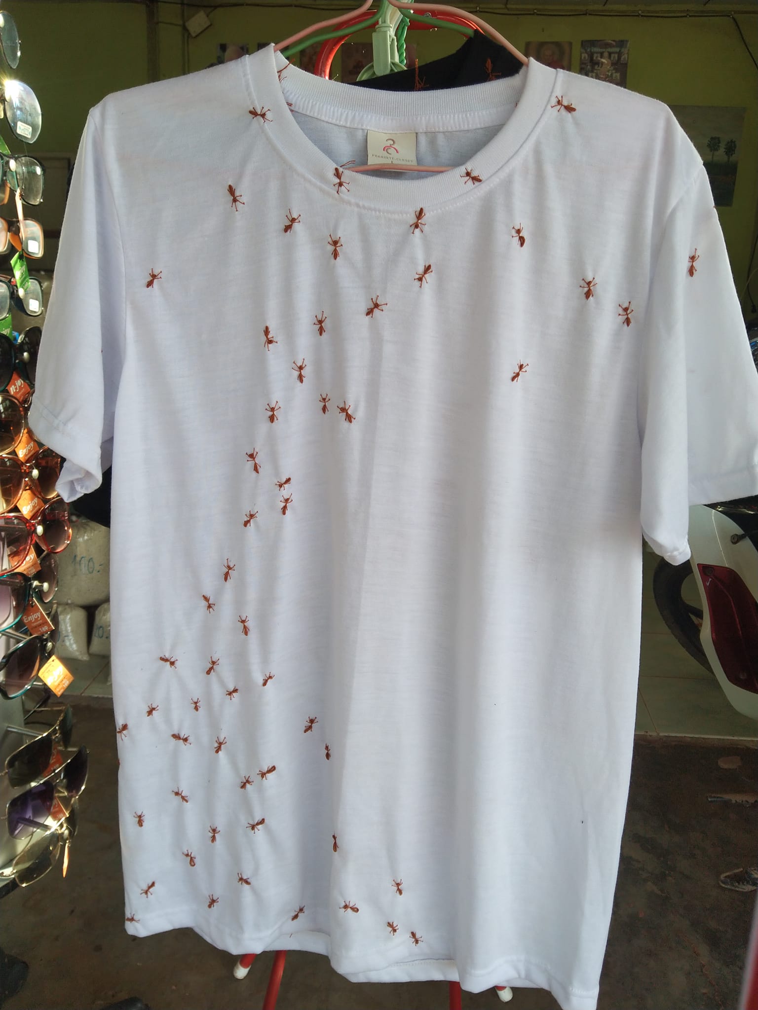 มดขึ้นเสื้อ