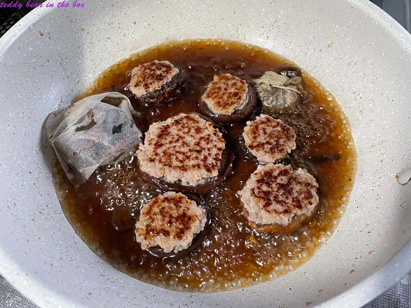 ไข่พะโล้ใส่เต้าหู้