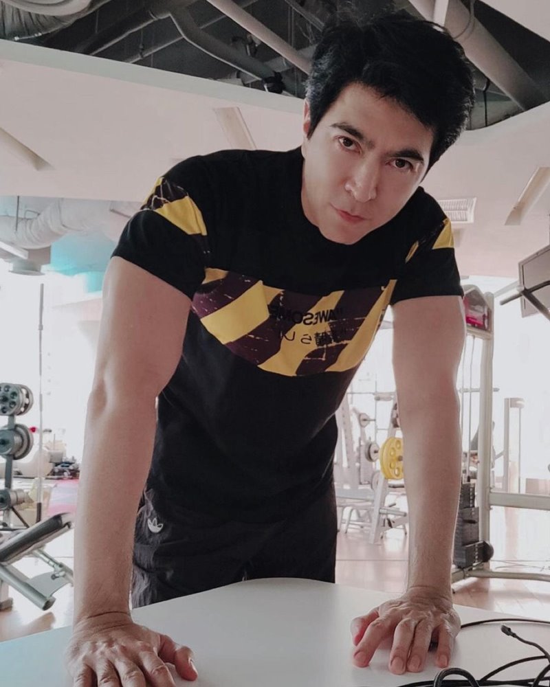 แซม ยุรนันท์