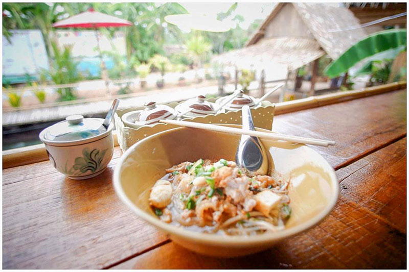 ฮอลลีวูดบ้านนา ฉะเชิงเทรา