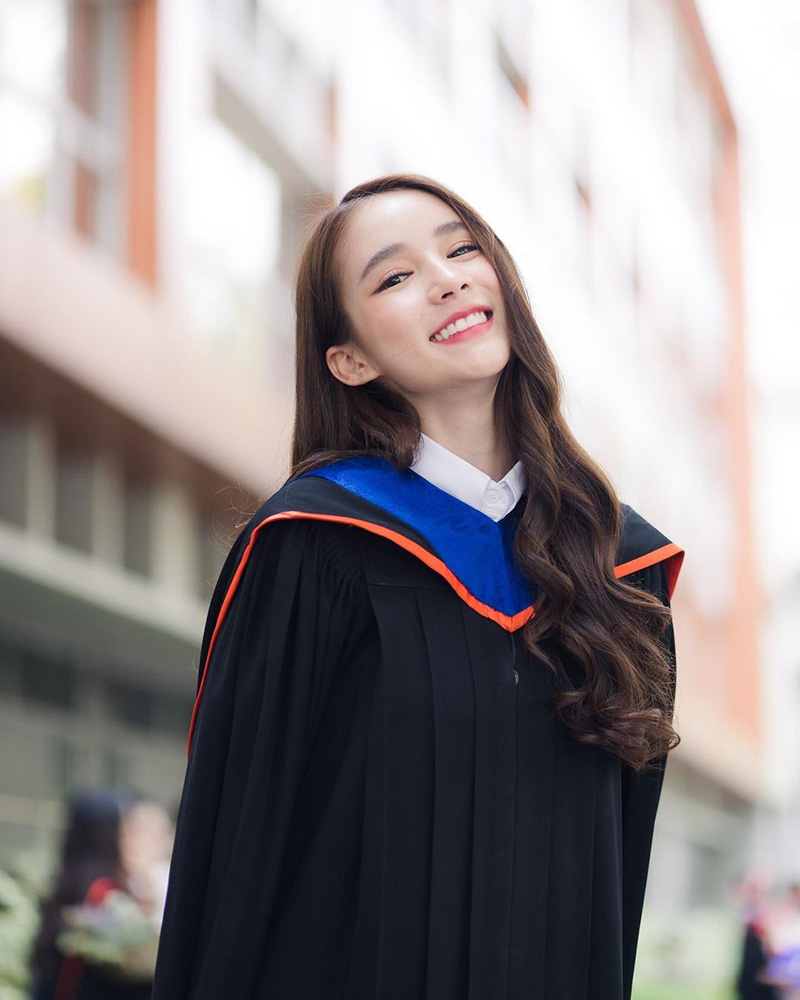 โยชิ รินรดา รับปริญญา