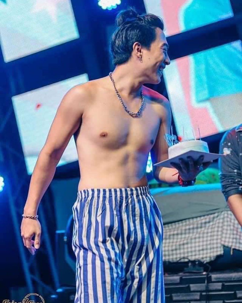 นุ๊ก ธนดล