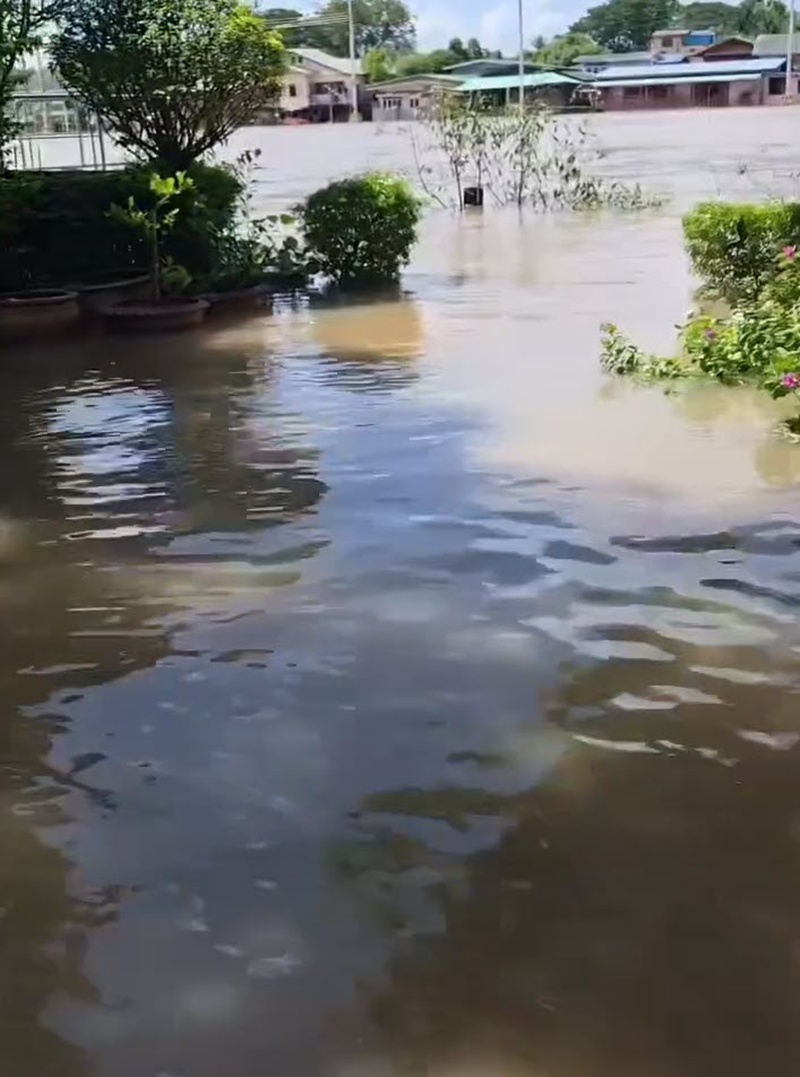 บ้านเรือนไทย แต้ว ณฐพร น้ำท่วมหนักมาก