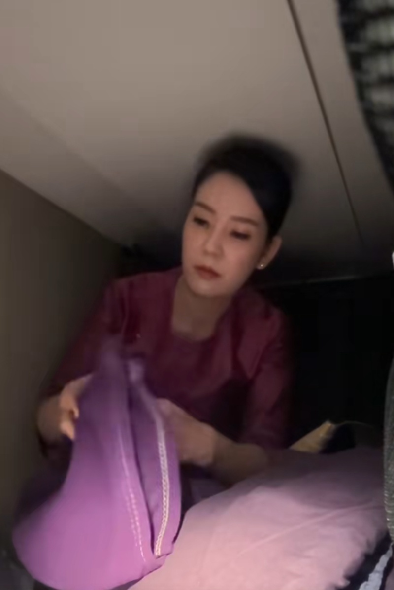 แอร์โฮสเตส