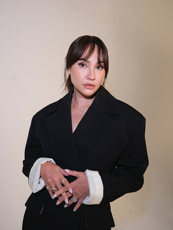 พอลล่า - เจนสุดา อันฟอลฯ นานา ไรบีนา