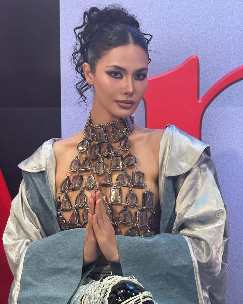 น้ำตาล ชลิตา โชว์โนบราชุดกรอบพระเครื่อง