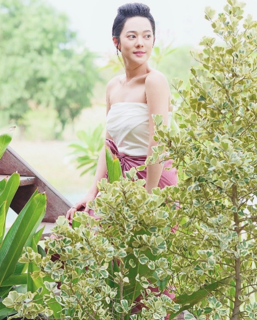 ทับทิม อัญรินทร์ นักแสดงสาวสวยหน้าคม ความสามารถรอบด้าน กับหลากเรื่องราวน่าสนใจ