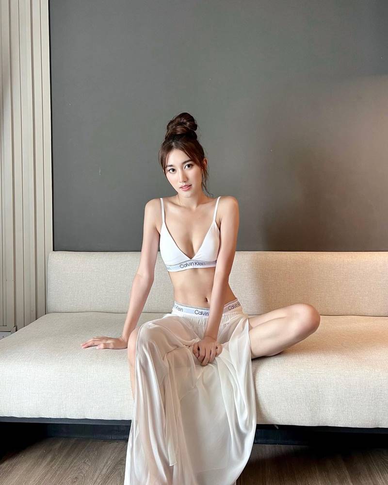 เบส รักษ์วนีย์