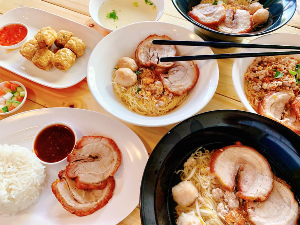 ร้านหมูกรอบชาชู