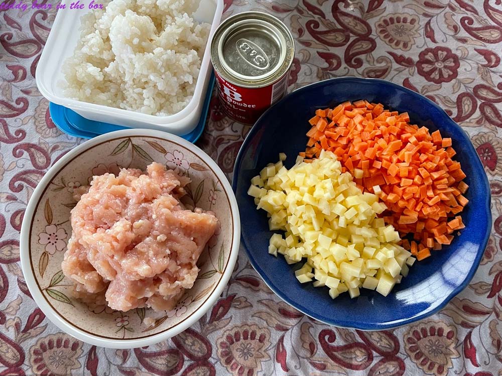 ข้าวผัดผงกะหรี่ไก่สับ