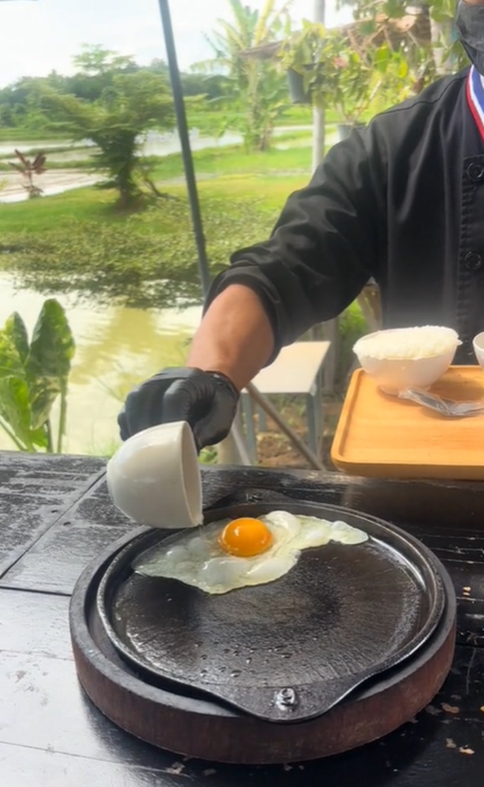 กะเพราหมูกรอบ