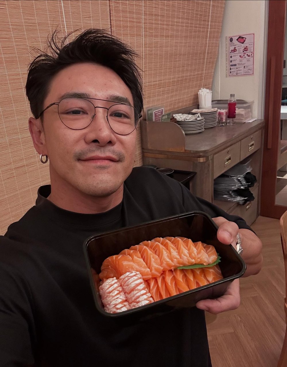 บอย ภิษณุ เปิดร้านขายแซลมอนใหม่เอง ขายวันแรก ไรเดอร์เข้ารัว ๆ 