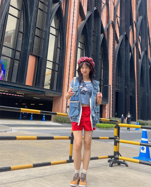 นารา เทพนุภา แต่งตัวไปสยาม