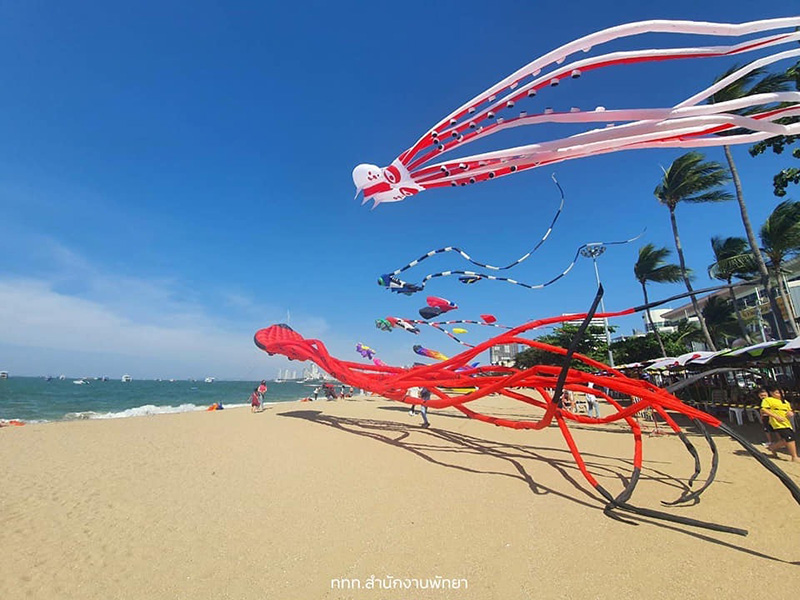 เทศกาลว่าวนานาชาติบนชายหาดพัทยา จังหวัดชลบุรี
