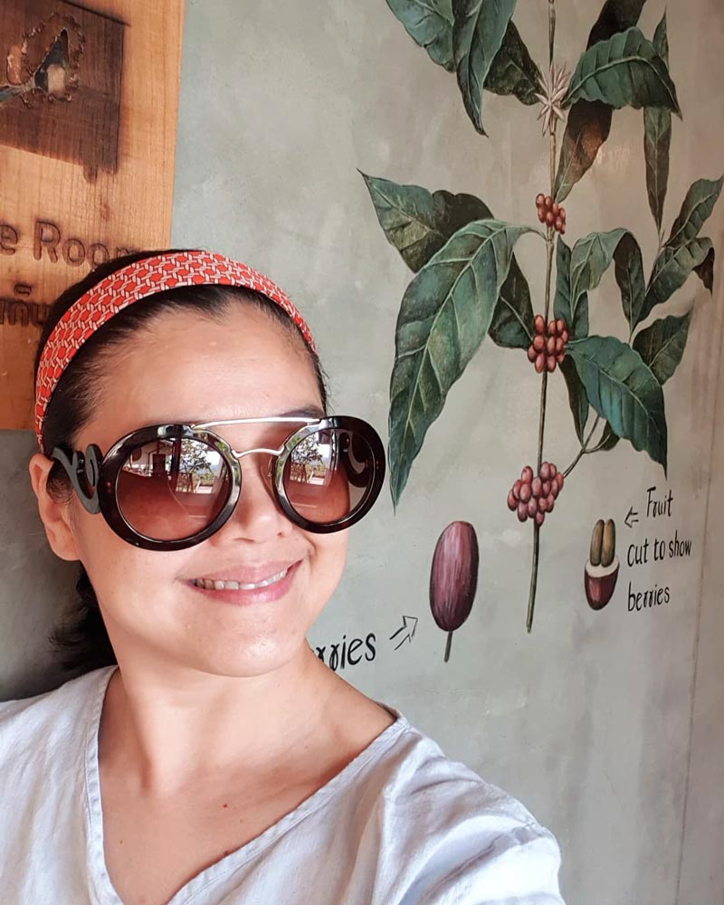 ไก่ มีสุข