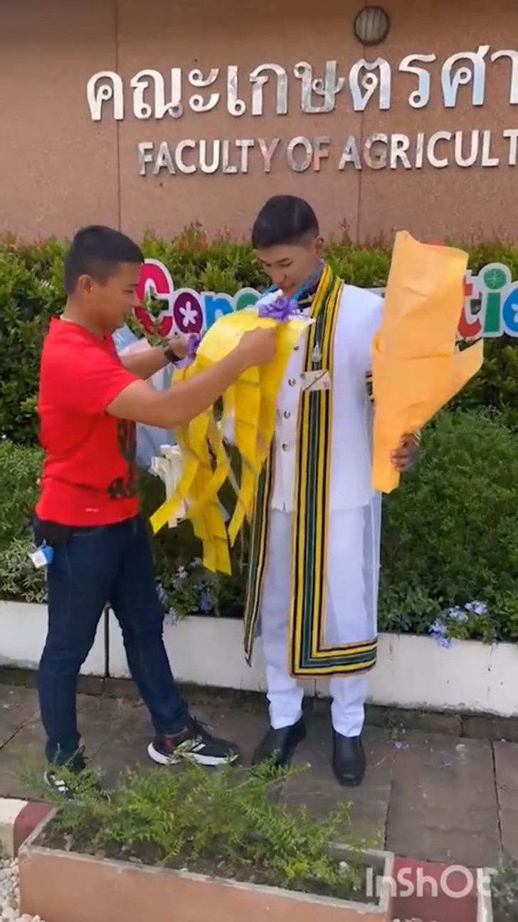 รับปริญญา