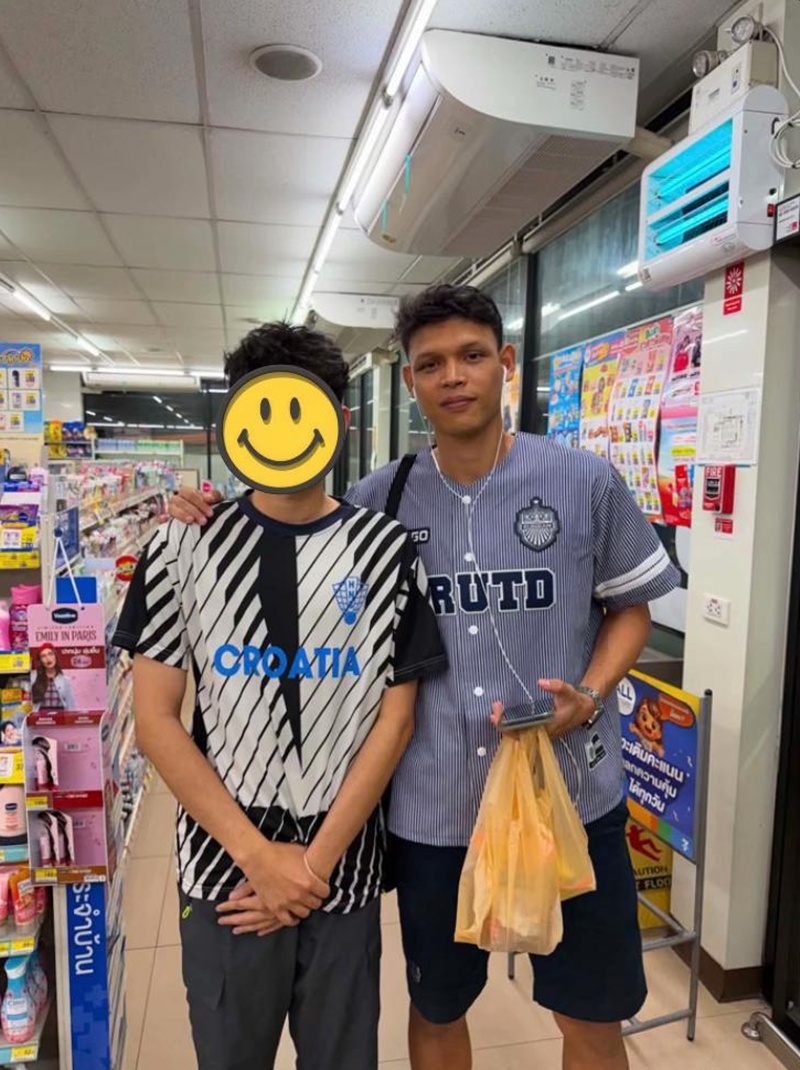 นักฟุตบอลทีมชาติไทย