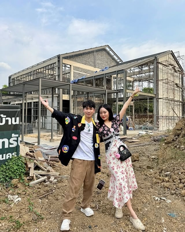 แก้มบุ๋ม พีท
