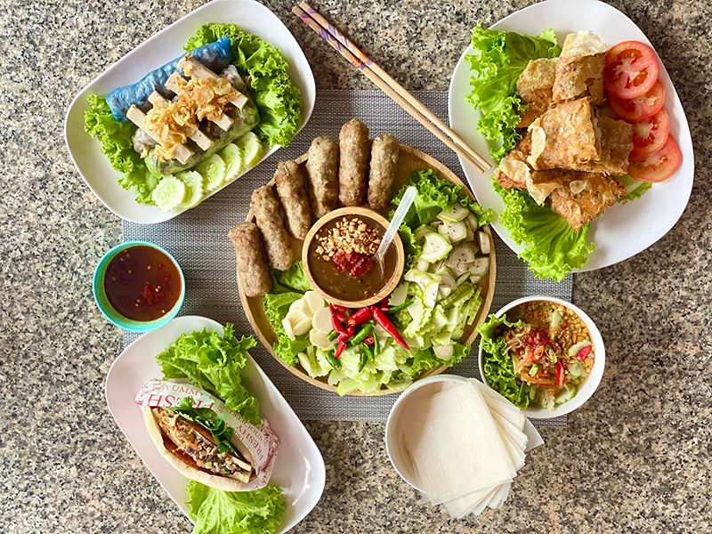 ร้านแหนมเนือง