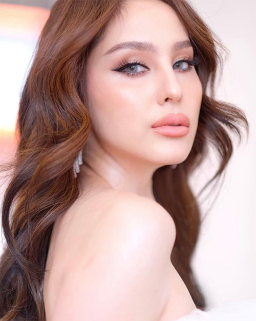 ขวัญ อุษามณี ดาราลูกครึ่งหญิง