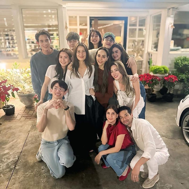 ไอซ์ ลีน่า ใส่แหวนคู่หรือเปล่า