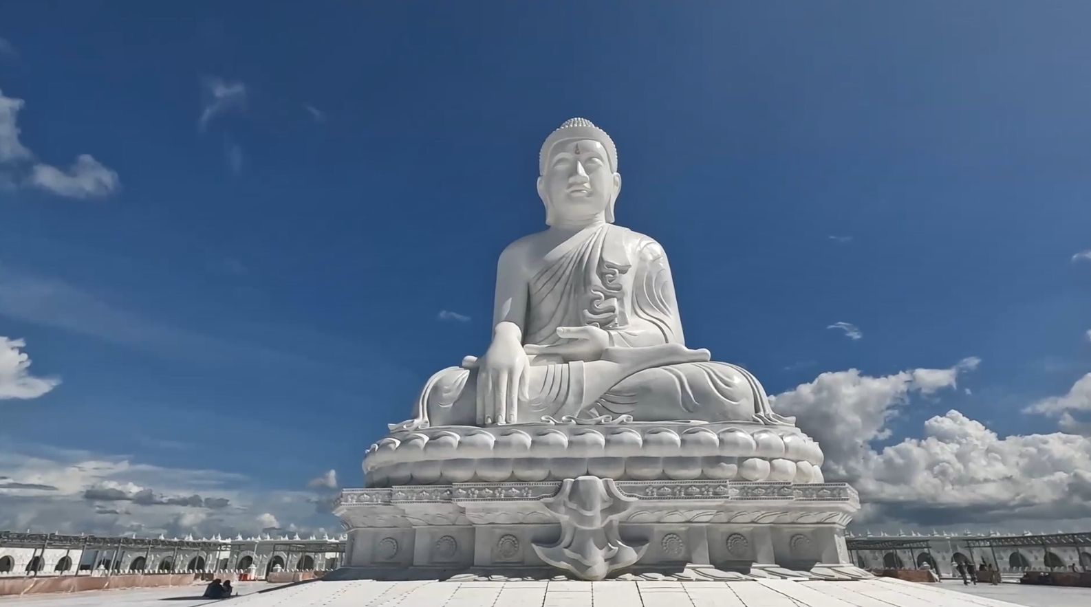 พระหินอ่อนใหญ่ที่สุดในโลก