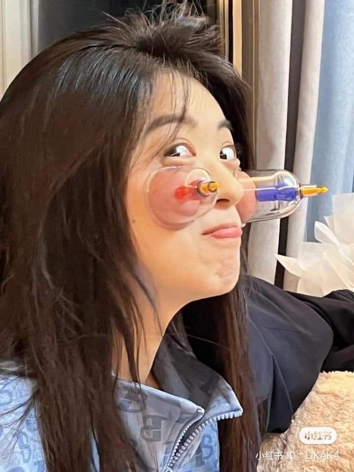 แก้มอมชมพู