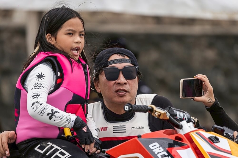 น้องออเกรซ แข่งเจ็ตสกีครั้งแรกในวัย 8 ขวบ