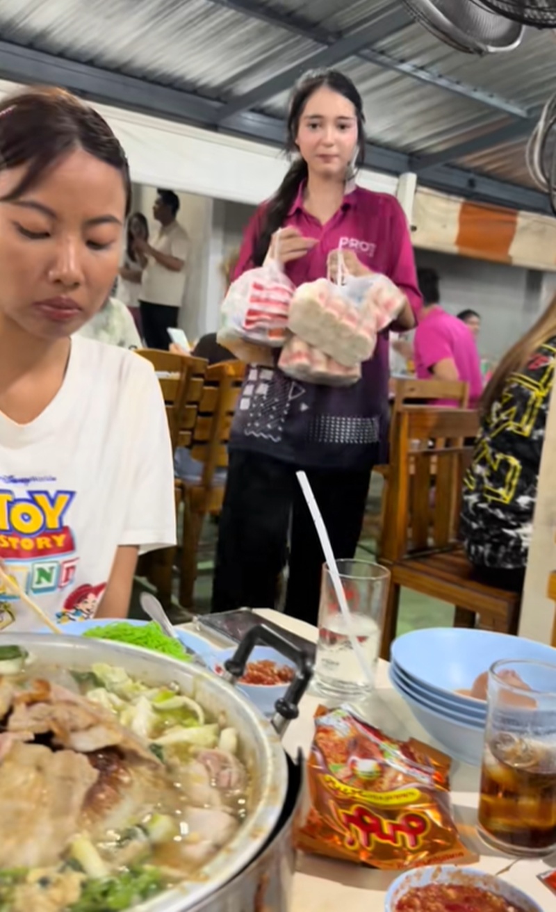 แม่ค้าสวย