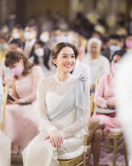 ชุดไปงานแต่งงาน