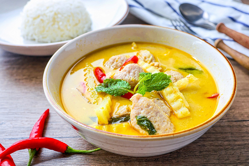 แกงเขียวหวานไก่ใส่ยอดมะพร้าว ของคาว เมนูจากมะพร้าว เมนูอาหาร สูตรขนม สูตรเครื่องดื่ม