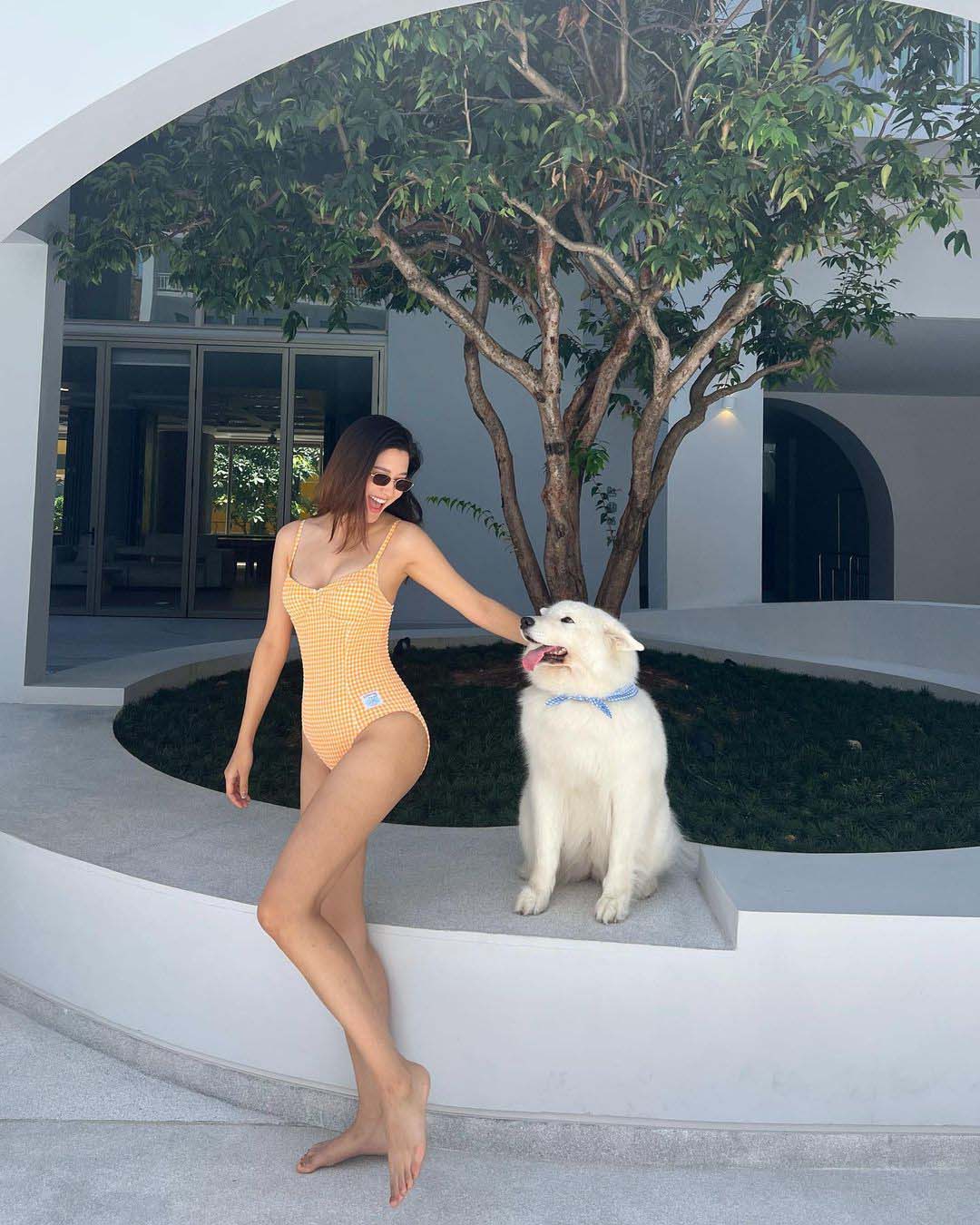 มารี เบรินเนอร์ ชุดว่ายน้ำ 