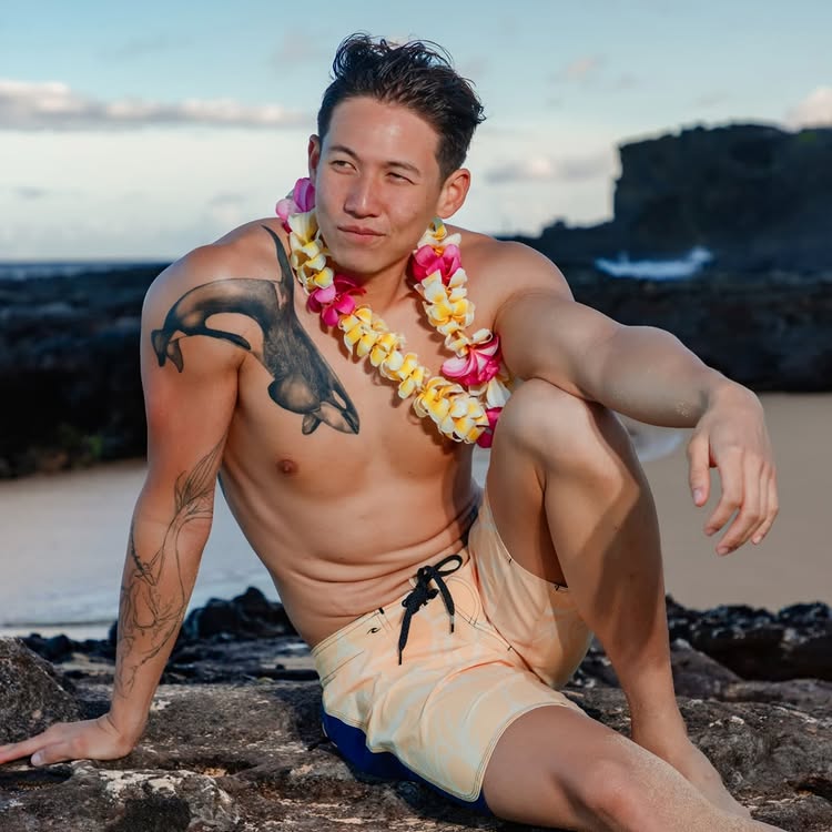 ทราย สก๊อต โชว์หุ่นเฟิร์ม ซิกแพกมาเต็ม อย่างเท่