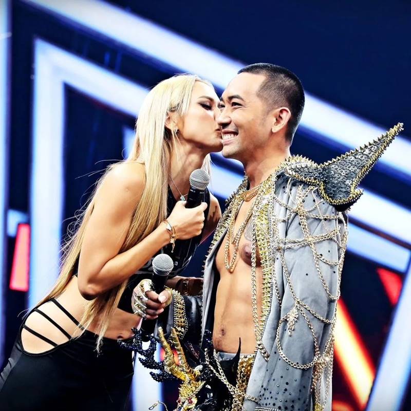 อุ้ม บอล