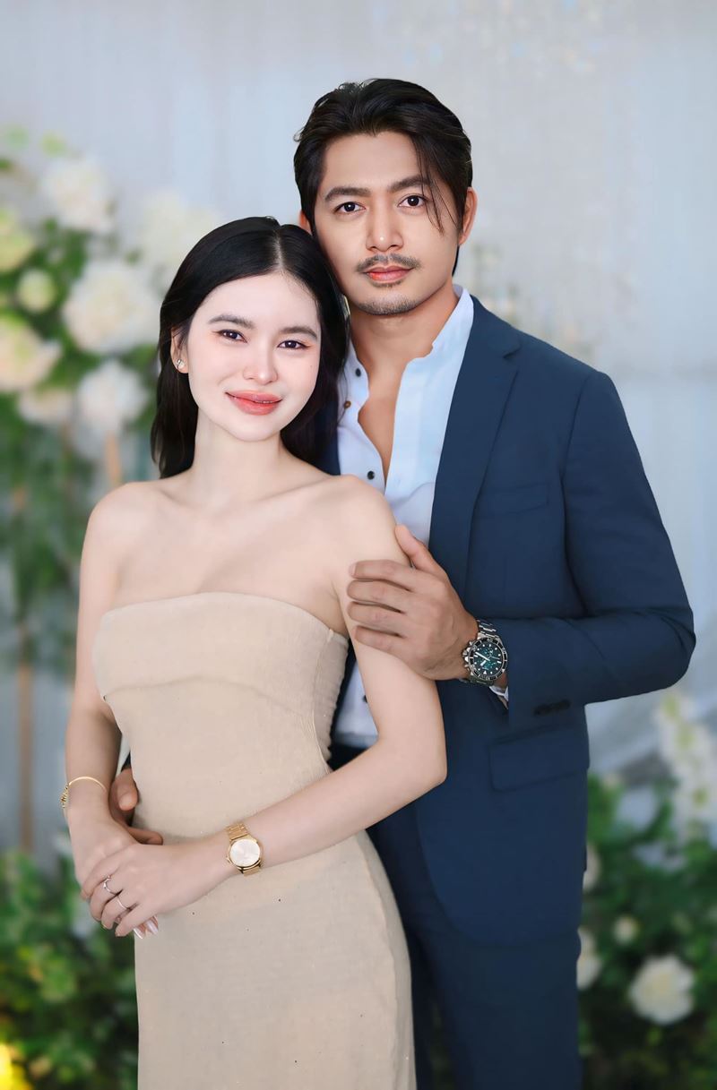 เอ๋ มิรา 