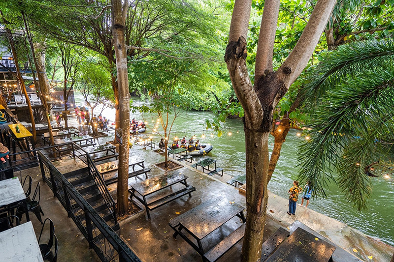 ที่พักแก่งกระจาน มีเครื่องเล่น ณัฐพล รีสอร์ท