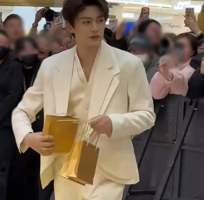  ติงอวี่ซี (Ding Yu Xi)