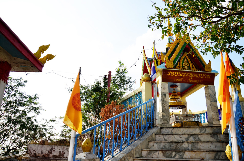 วัดเขาวงพระจันทร์ ลพบุรี