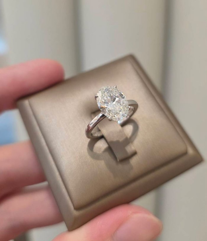 แคน นายิกา อดีต BNK48 ถูกแฟนหนุ่มเซอร์ไพรส์ขอแต่งงานที่สิงคโปร์