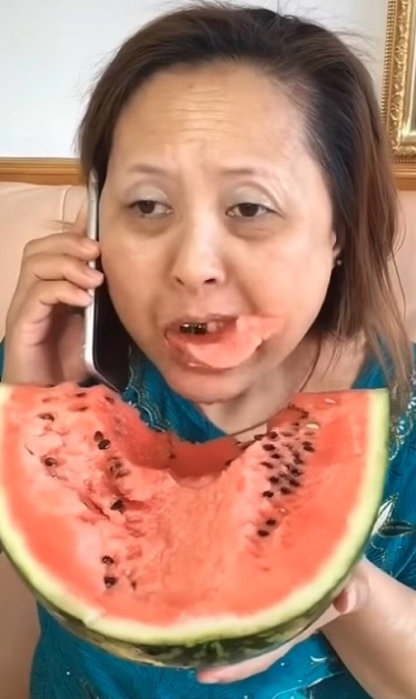 สาวจีนแต่งหน้า