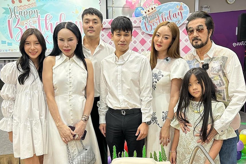 แก้มบุ๋ม พีท 