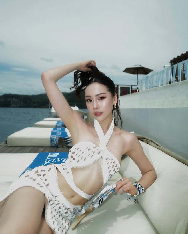 แพต ชญานิษฐ์ ดาราสาวคนดัง เสิร์ฟลุคแซ่บ ! ใส่ชุดเซ็กซี่ ล่องเรือชมวิวทะเลภูเก็ต